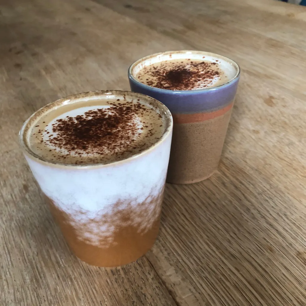 Koffie op tafel